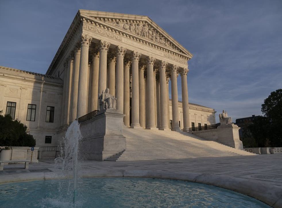 Edificio de la Corte Suprema, Washington, 5 de noviembre de 2020. El intento del presidente estadounidense Donald Trump de excluir a las personas que viven ilegalmente en el país de conteo del censo para asignar escaños en el Congreso se encamina a la Corte Suprema.