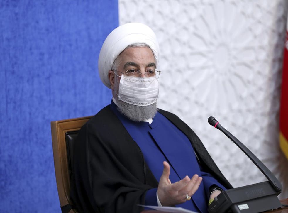 El presidente iraní Hassan Rouhani habla en conferencia de prensa en Teherán, Irán, el 8 de noviembre de 2020.