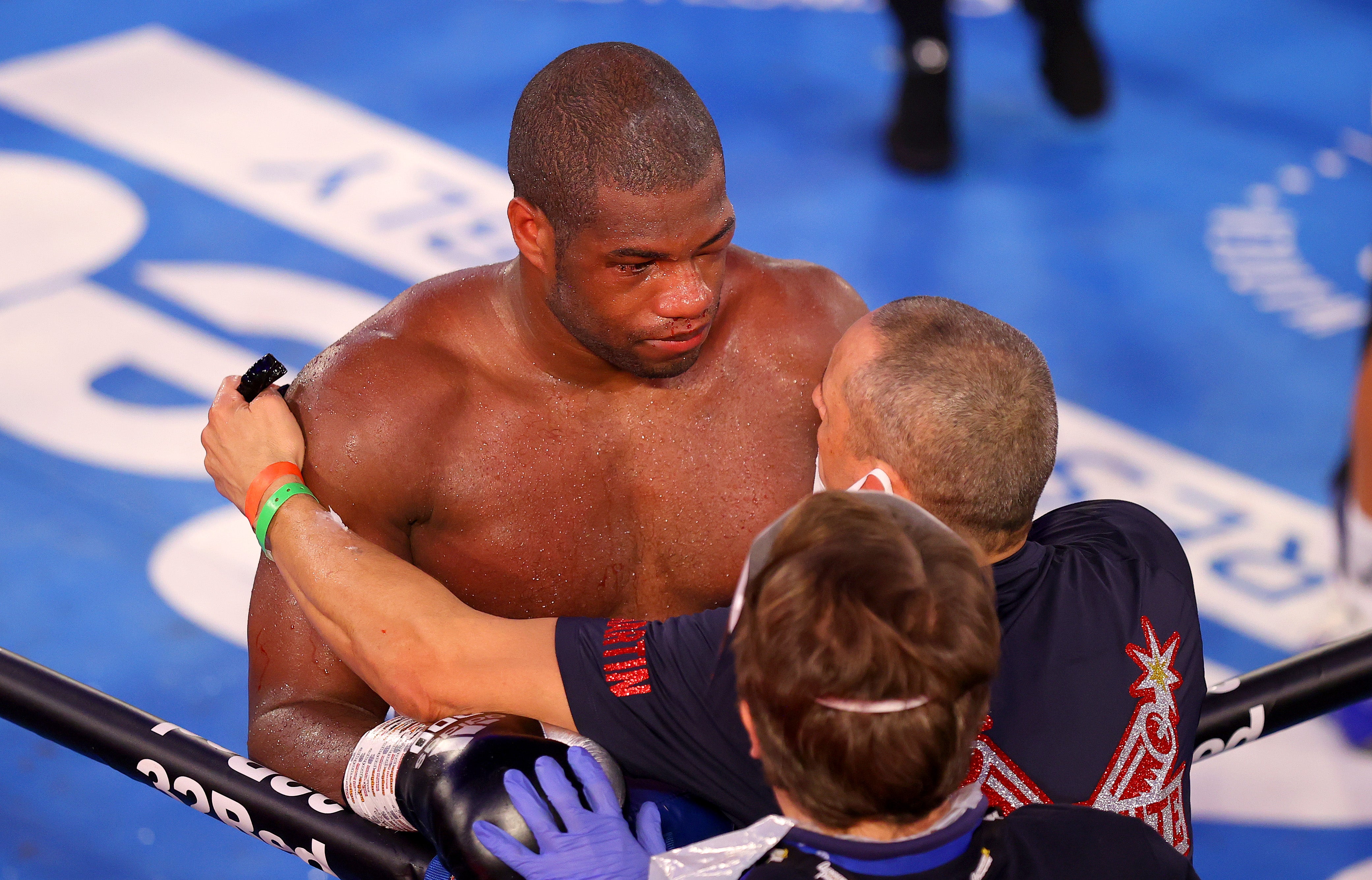 Joe Joyce stuns Daniel Dubois with 10th round knockout to capture