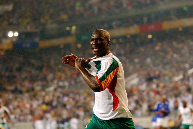 <p>Diop jugó 63 partidos con Senegal, anotando 11 goles, incluido el histórico gol contra Francia en Seúl.</p>