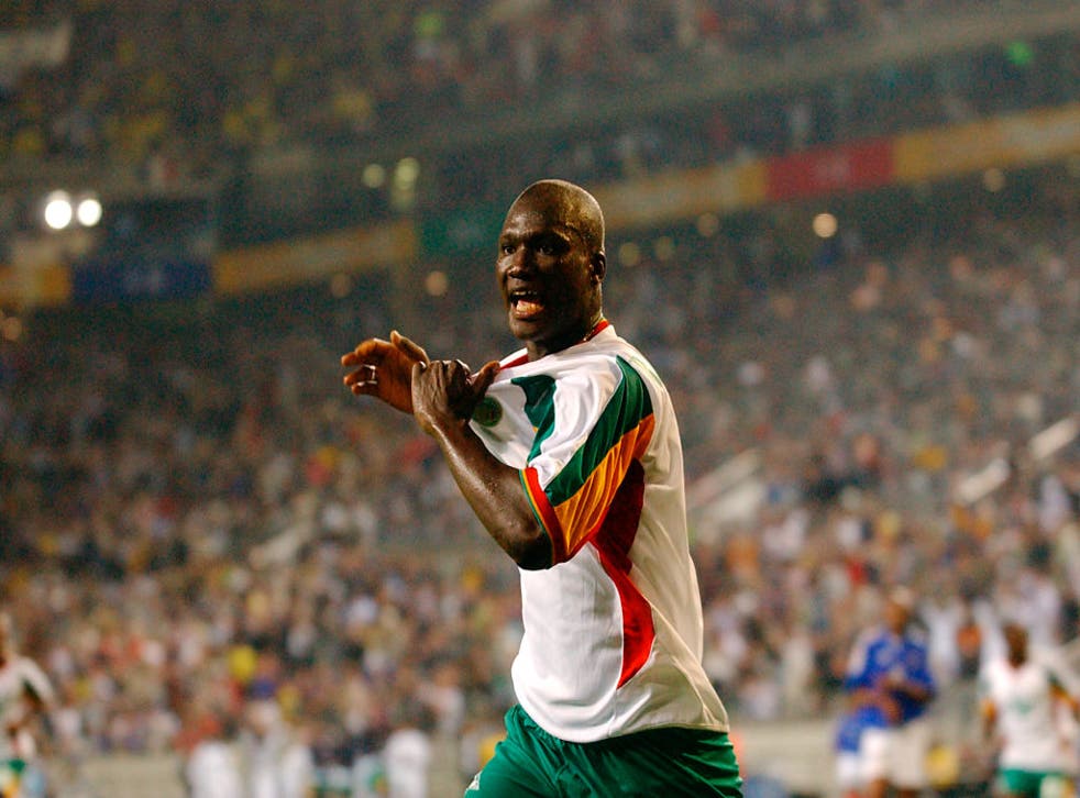 <p>Diop jugó 63 partidos con Senegal, anotando 11 goles, incluido el histórico gol contra Francia en Seúl.</p>