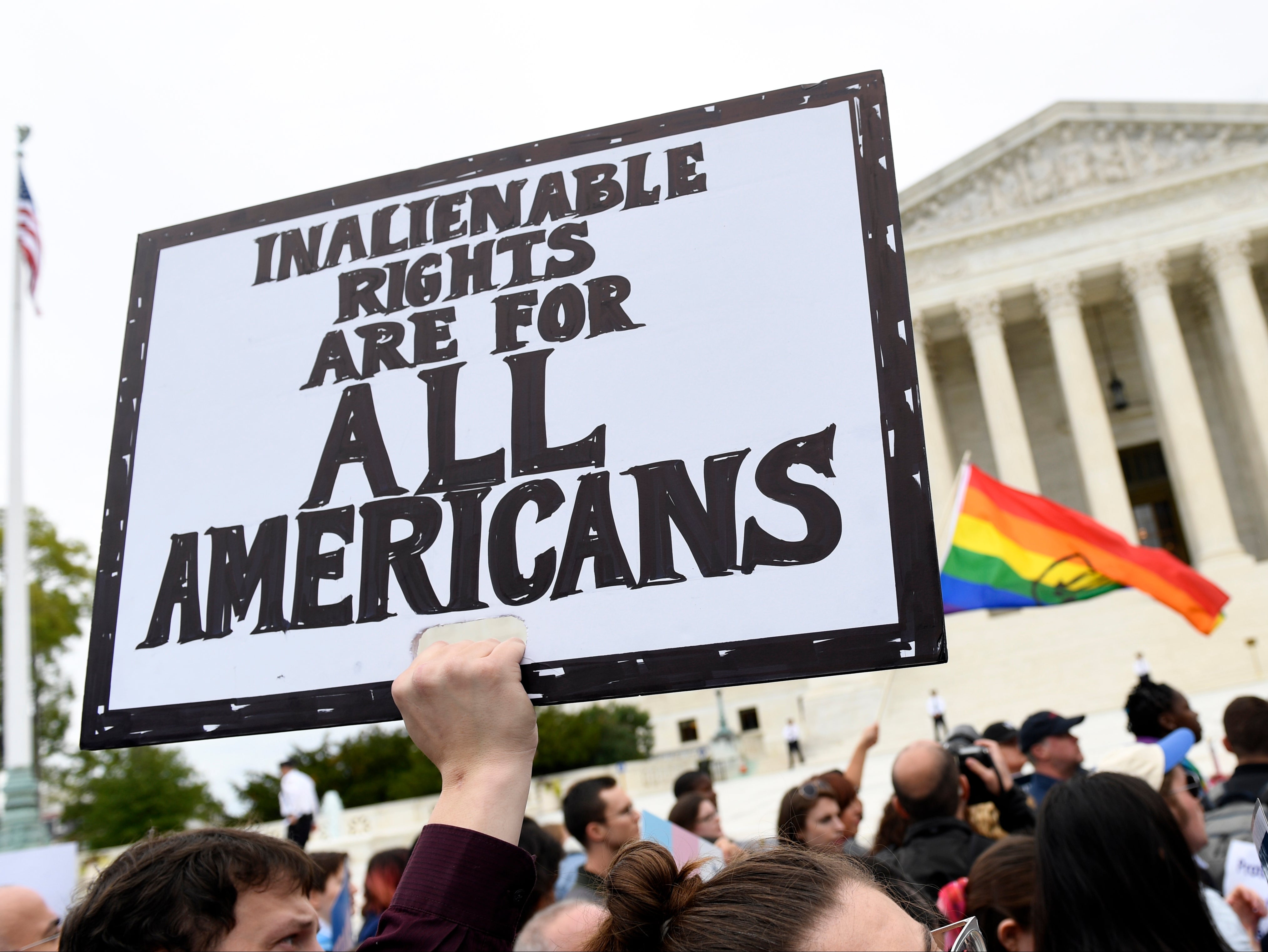 SHELL –Biden planea revertir las políticas anti-LGBT+ de Trump