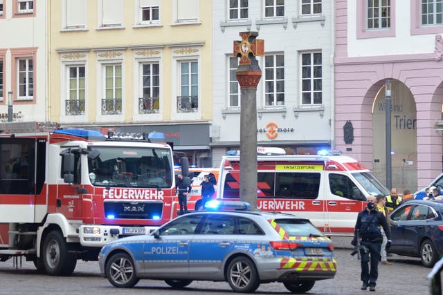 La policía bloquea una plaza en Trier, Alemania, tras el accidente