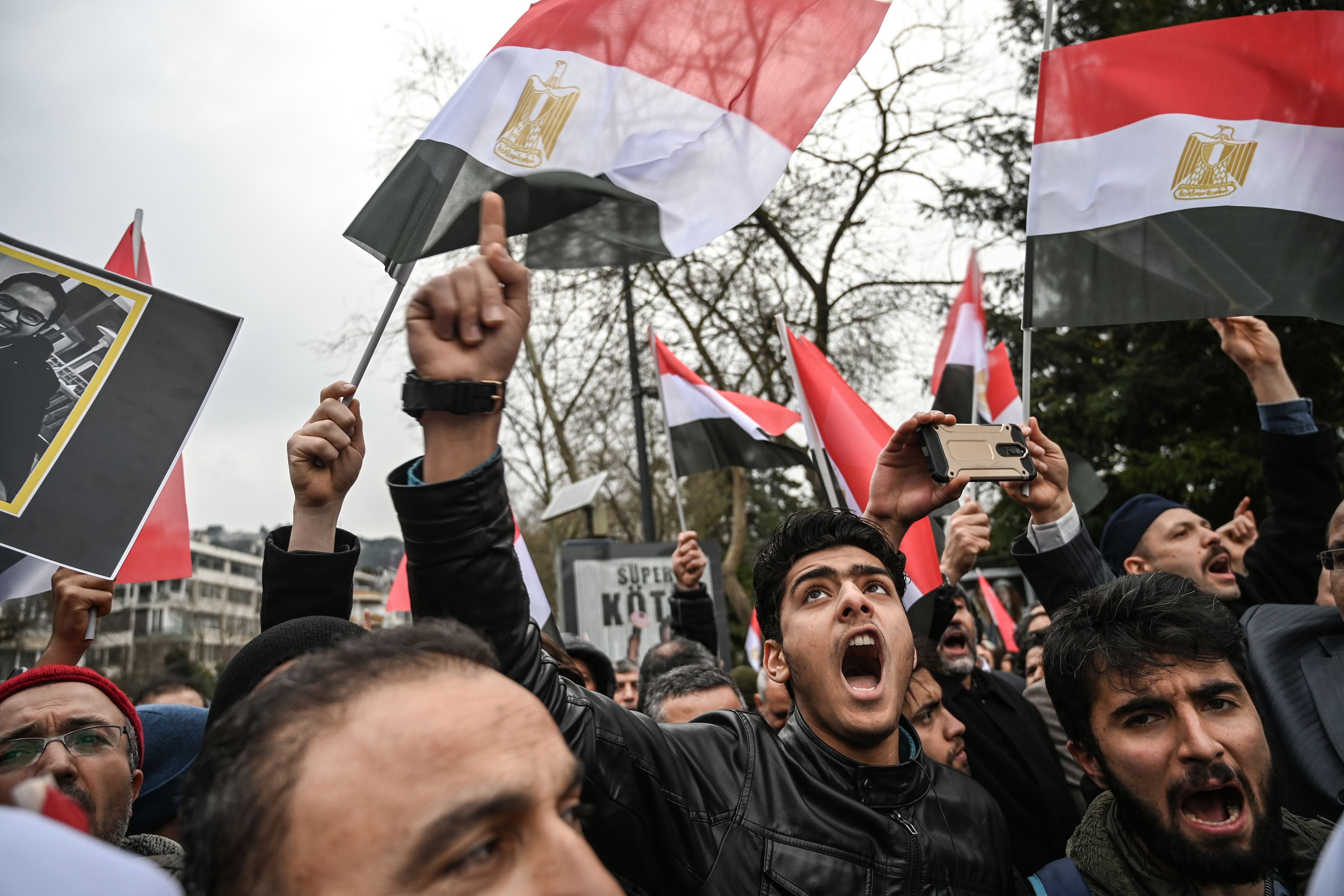 <p>Crowds demonstrate against the death penalty in Egypt</p>