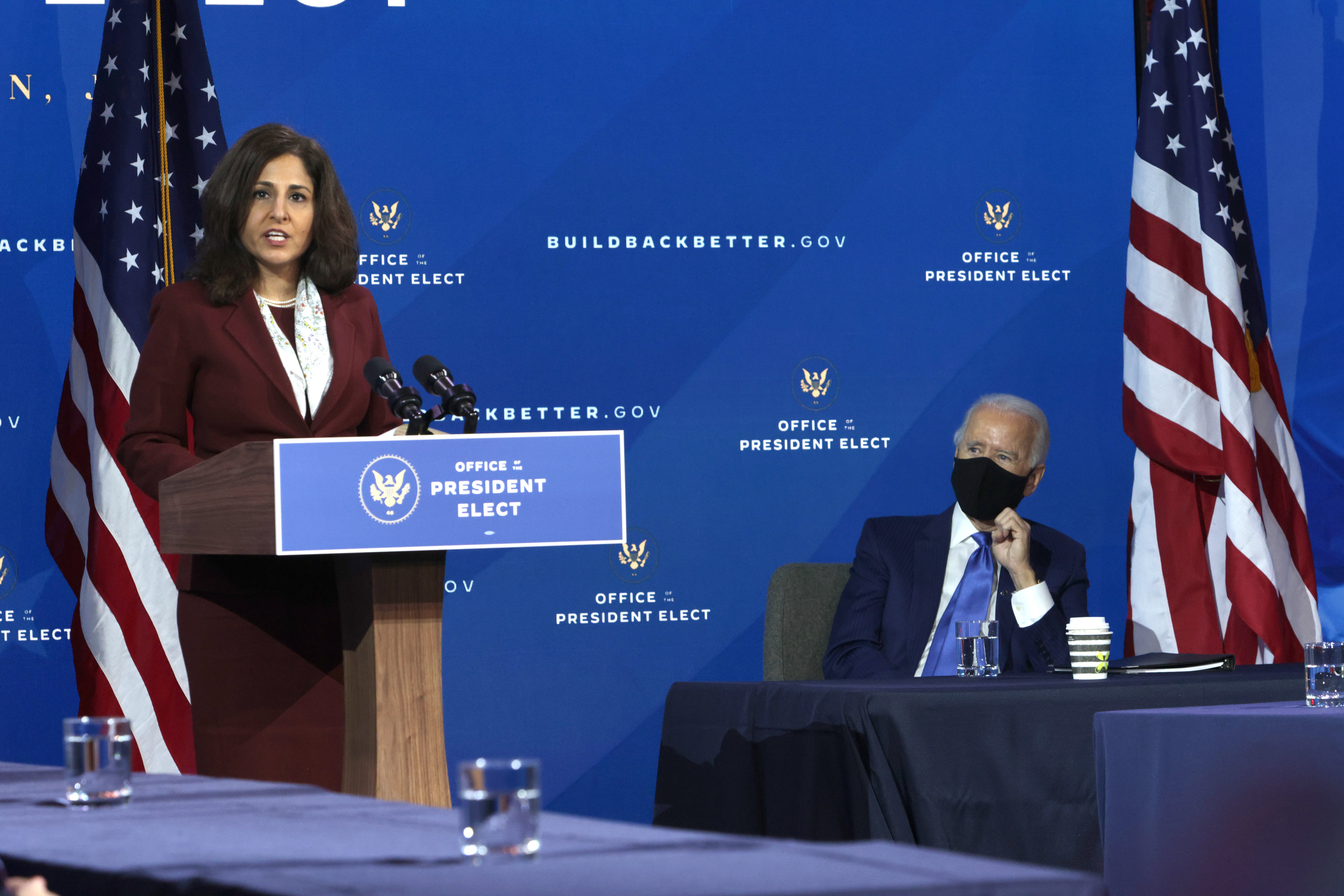 <p>Neera Tanden y Joe Biden</p>