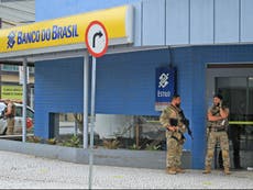 Brazil bank robbers flee leaving residents to pick up cash