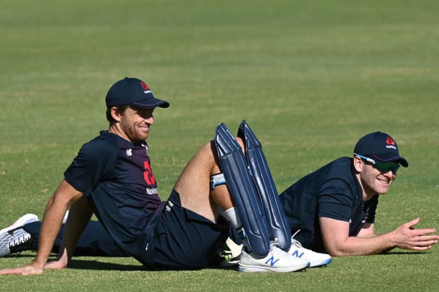 <p>Jos Buttler and Eoin Morgan talk during a net session in South Africa</p>