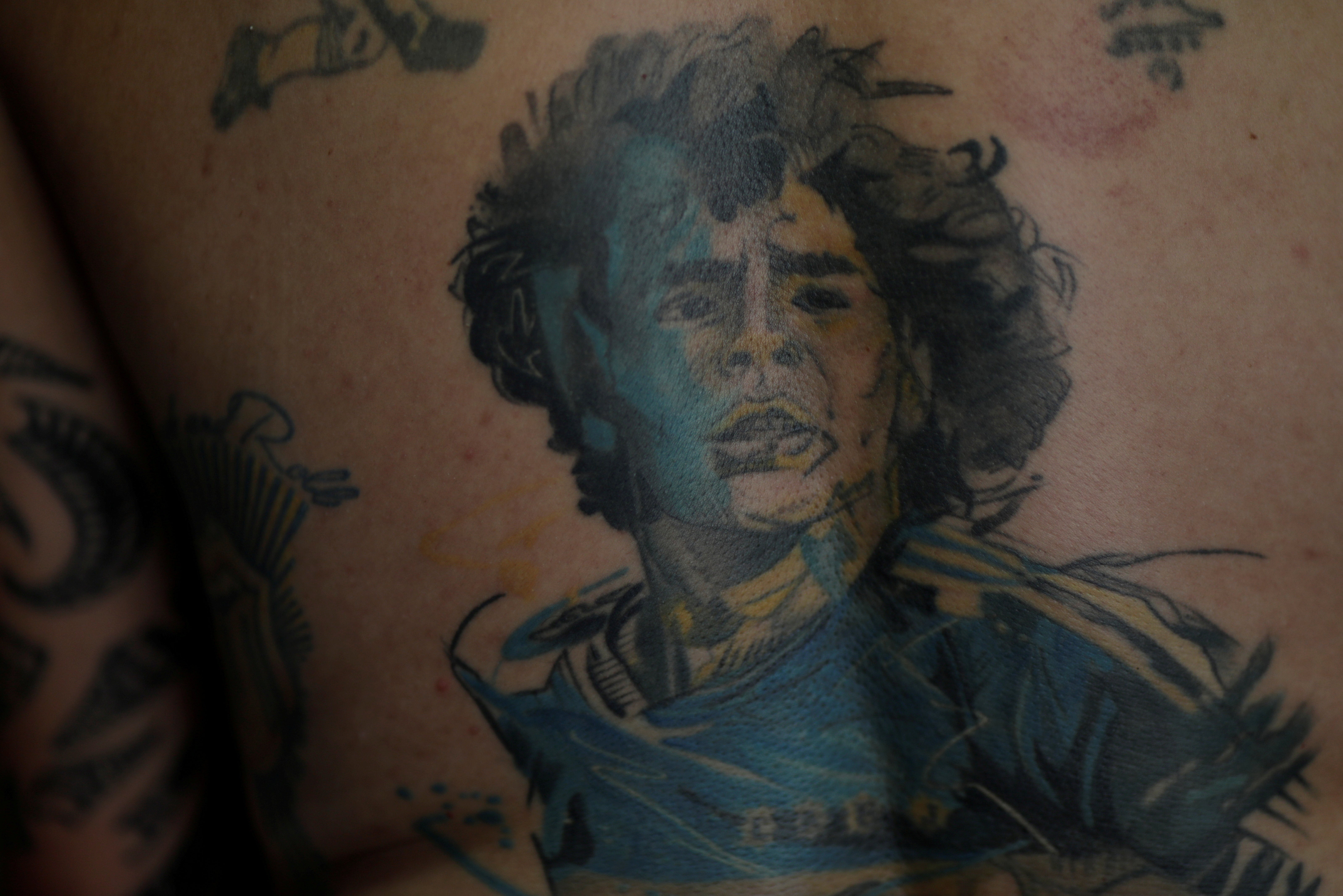 Марадона Татуировка на спине Карл Маркс