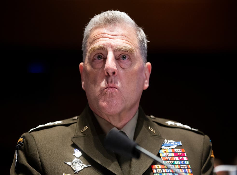 WASHINGTON, DC - JULIO 09: El Presidente del Estado Mayor Conjunto, el General Mark Milley, comparece ante el Comité de Servicios Armados de la Cámara de Representantes de EE. UU. en la audiencia sobre “Autoridades del Departamento de Defensa y funciones relacionadas con la aplicación de la ley civil”, el 9 de julio de 2020 en el Capitolio de Washington, DC.