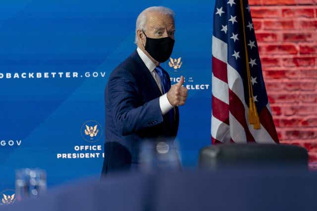 El presidente electo Joe Biden parte luego de dar una conferencia de prensa el martes 1 de diciembre de 2020 en la que anunció un equipo de asesores económicos, en Wilmington, Delaware. 