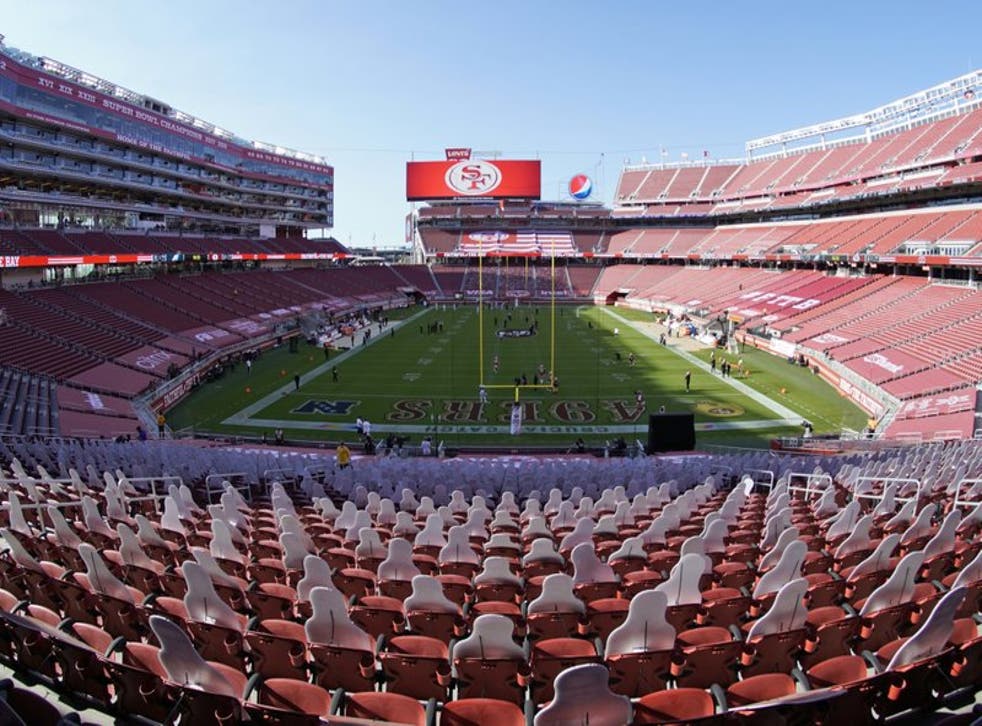 ARCHIVO.- Foto del 4 de octubre del 2020 del Levi’s Stadium vacío durante el juego entre los 49ers de San Francisco y los Eagles de Filadelfia. El martes 1 de diciembre del 2020 los 49ers tendrán que jugar fuera las próximas tres semanas debido a las restricciones que impuso el condado de Santa Clara por el COVID-19
