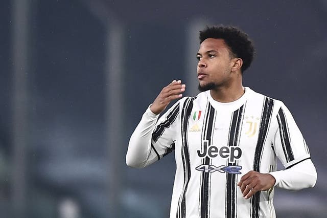 Weston McKennie festeja su gol, el primero de un estadounidense para la Juventus, en el partido con Torino por la Serie A italiana en el Allianz Stadium de Turín, sábado 5 de diciembre de 2020. 