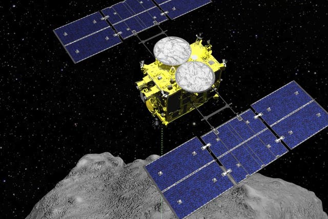 ARCHIVO - Esta imagen gráfica distribuida por la Agencia de Exploración Aeroespacial de Japón (JAXA) muestra la sonda espacial Hayabusa2 sobre el asteroide Ryugu.