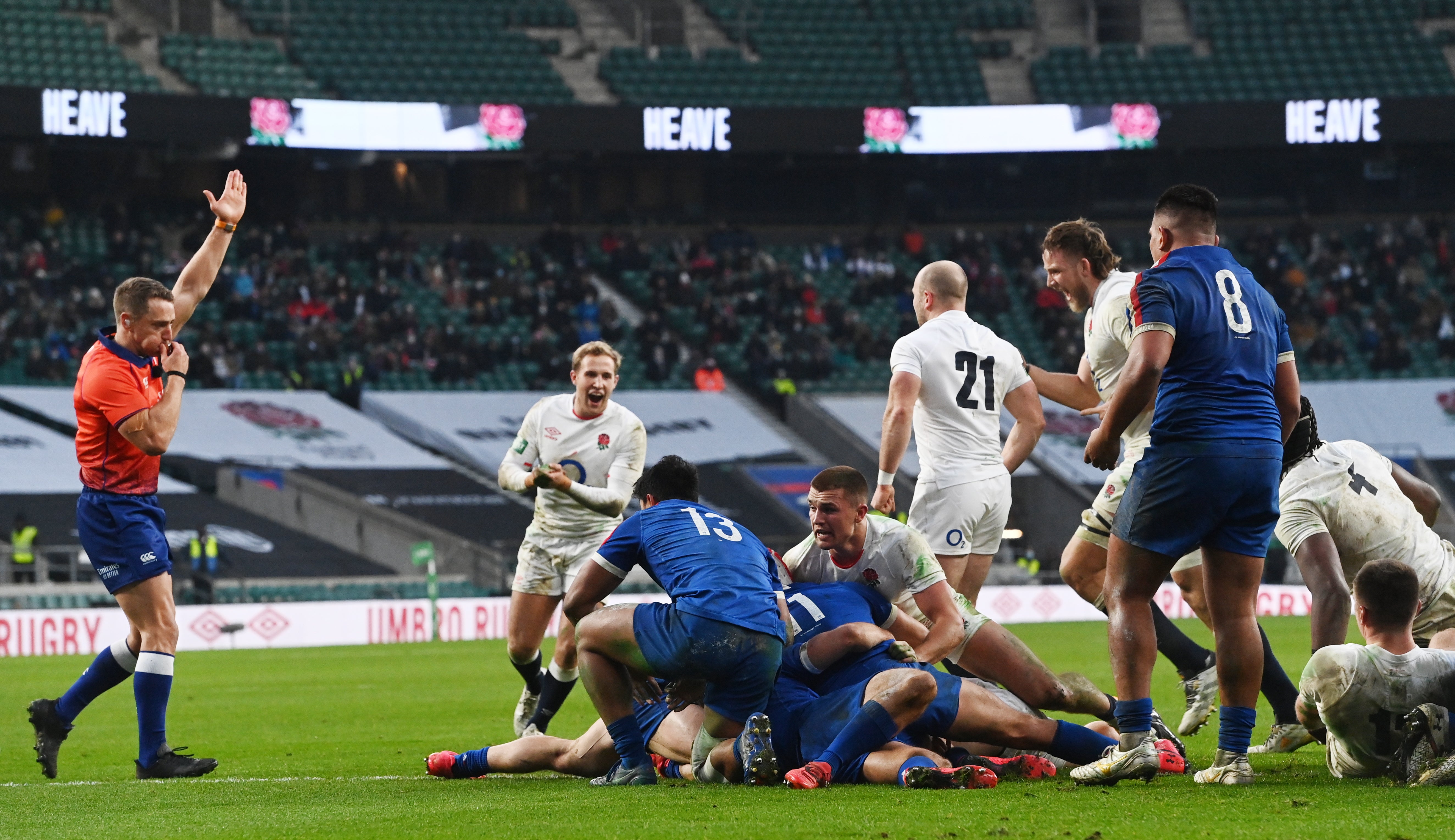 Luke Cowan-Dickie scores England’s 80th-minute try to draw level with France