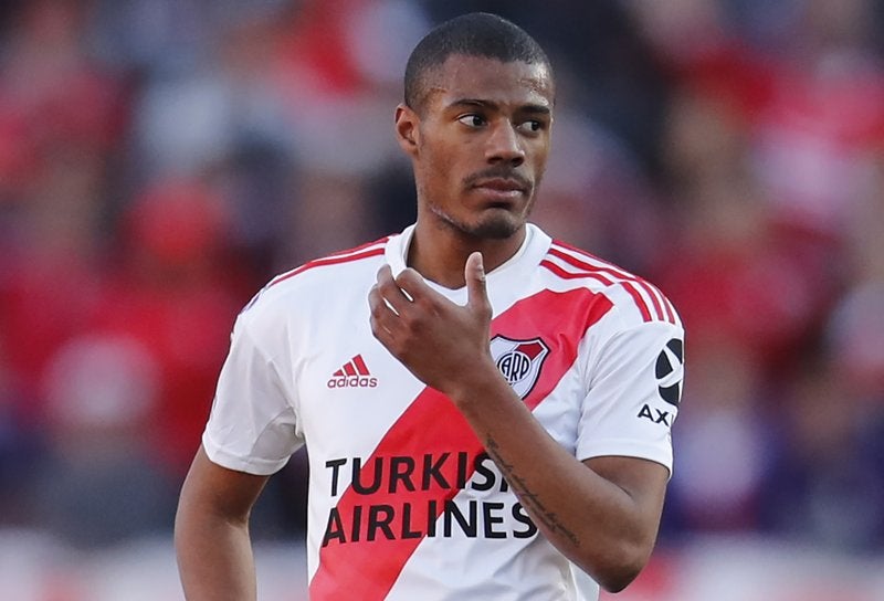 El volante uruguayo durante un partido contra Boca Juniors por la liga argentina en Buenos Aires.