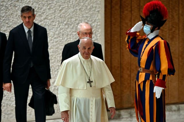 El Vaticano indicó que la visita es en respuesta a invitaciones del gobierno iraquí y de la iglesia católica de Irak.