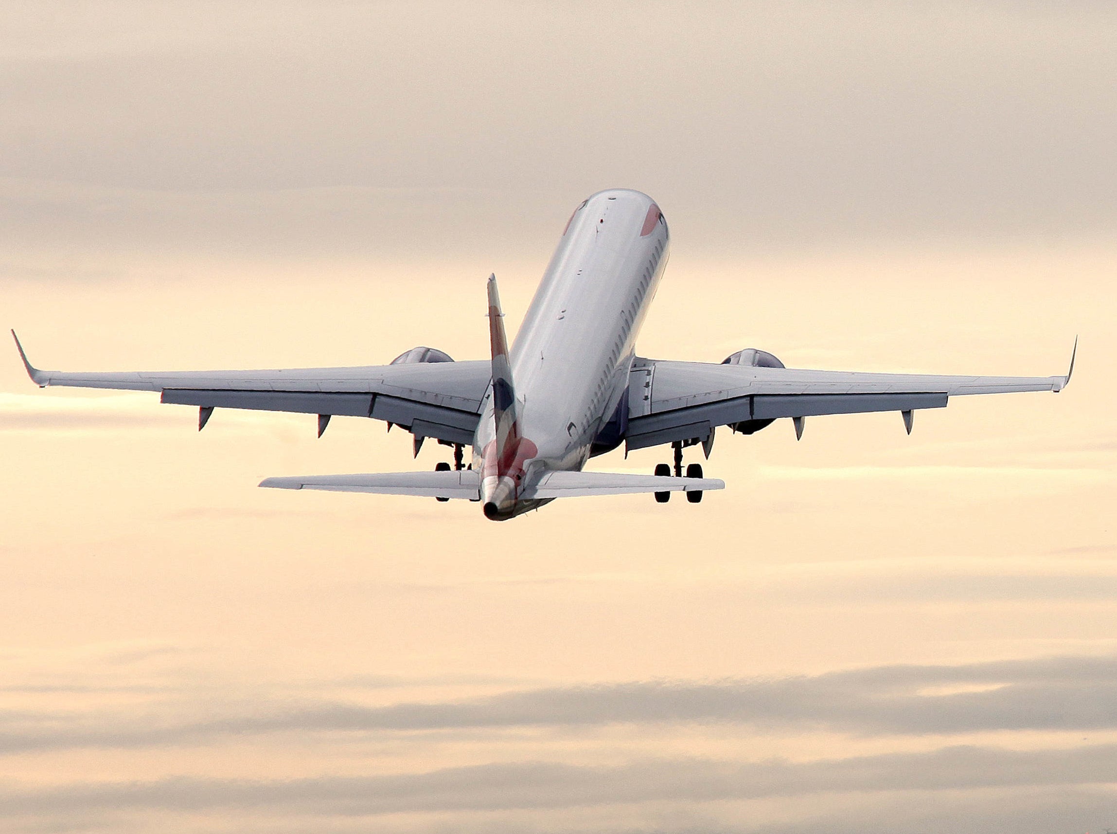 Heading for Hants: a British Airways CityFlyer Embraer jet