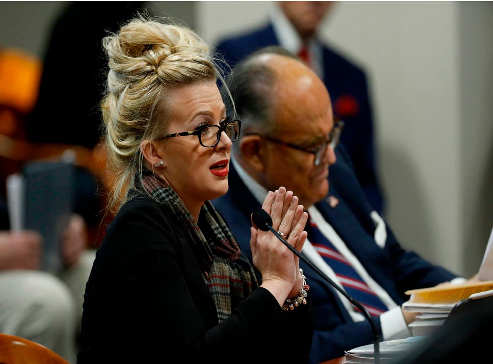 <p>Mellissa Carone afirmó sin pruebas que observó como se hacía un fraude electoral en Michigan</p>