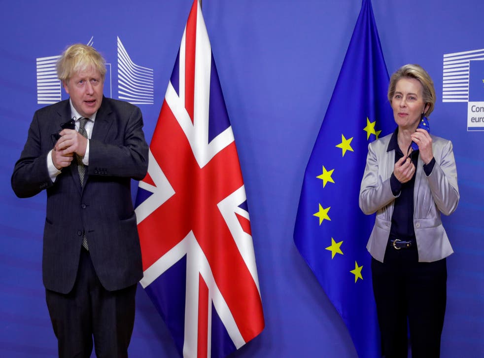 <p>Ursula von der Leyen, the EU commission president, welcomes Boris Johnson to Brussels for trade talks</p>