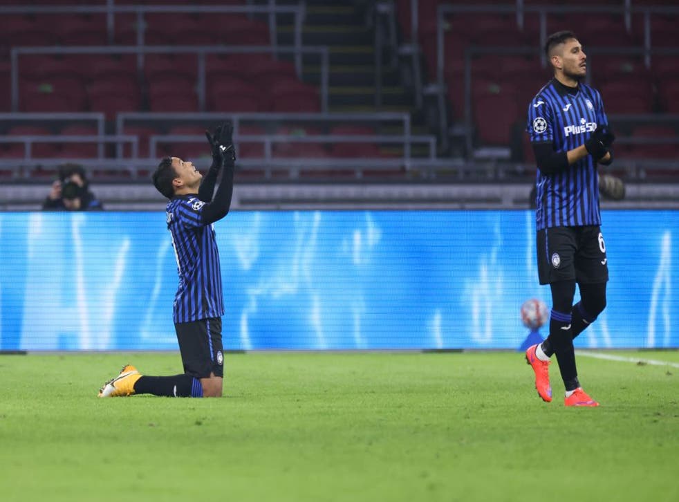 El colombiano celebra su anotación que permite a los italianos avanzar a la fase eliminatoria.