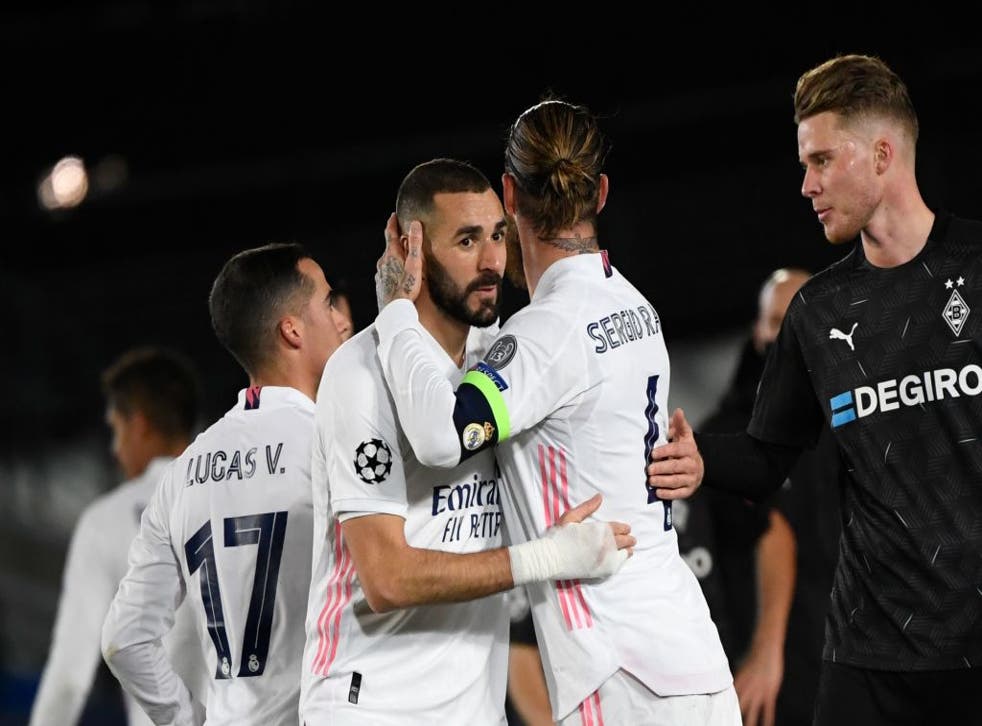 Sergio Ramos celebra con el ‘Gato’ el pase a la fase eliminatoria del cuadro merengue.