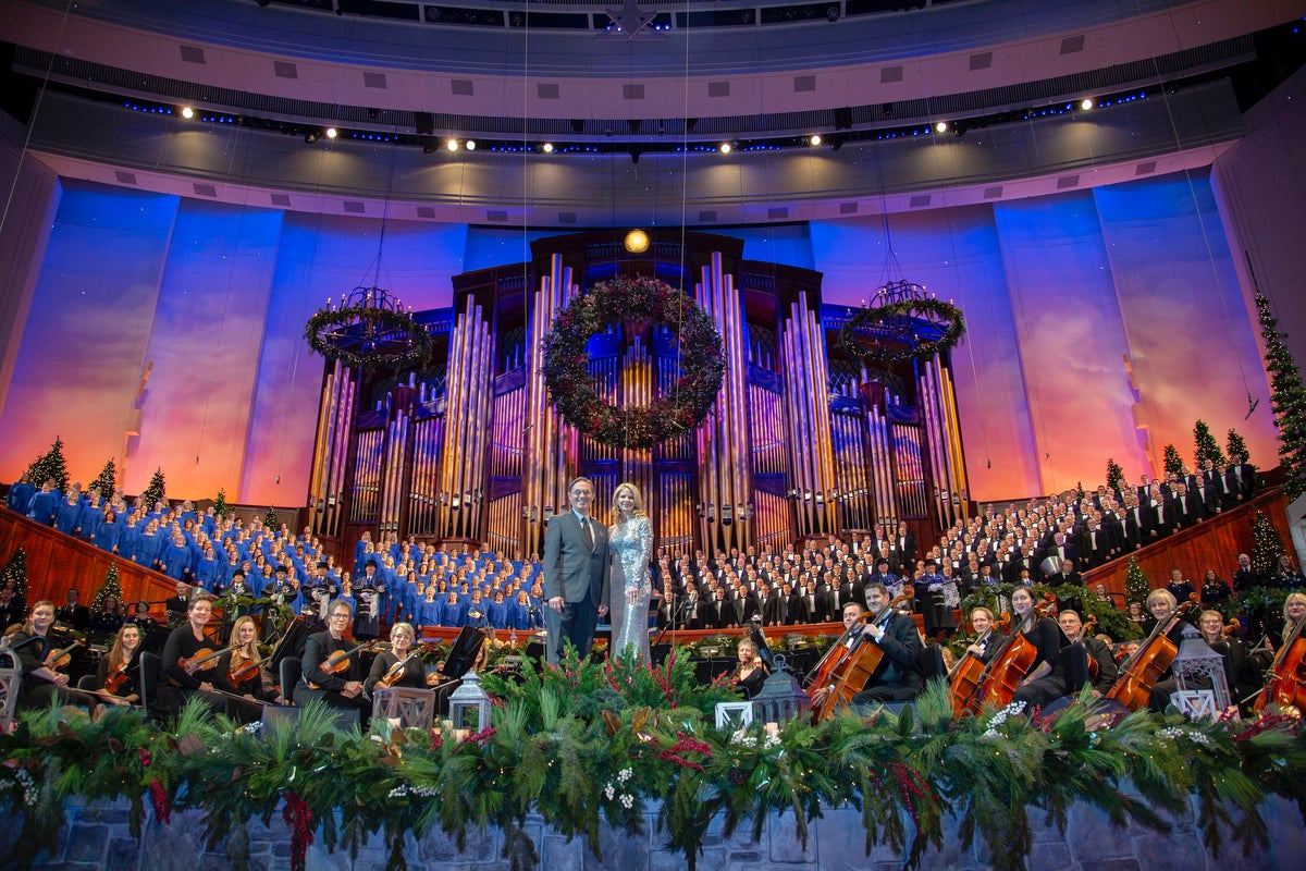 Mormon Tabernacle Choir Christmas 2022 90 Minutes Kelli O'hara, Richard Thomas Join Tabernacle Choir Christmas Home Choir Ap  Broadway Attraction | The Independent