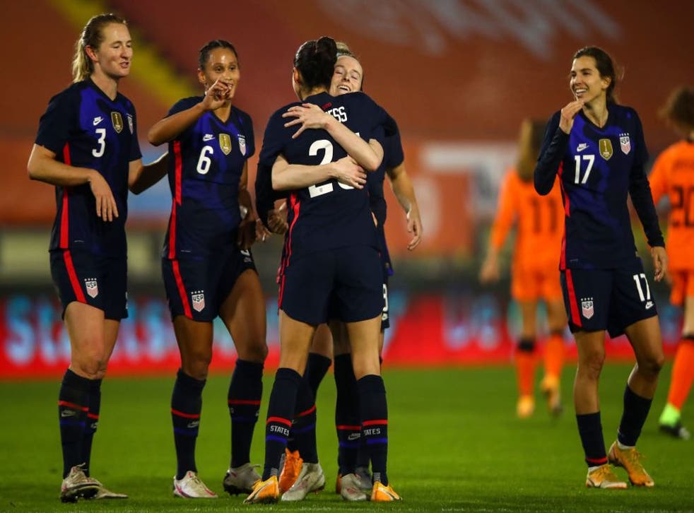 <p>Las seleccionadas estadounidenses festejan tras conseguir un gol en un partido amistoso ante Holanda.</p><p> </p>