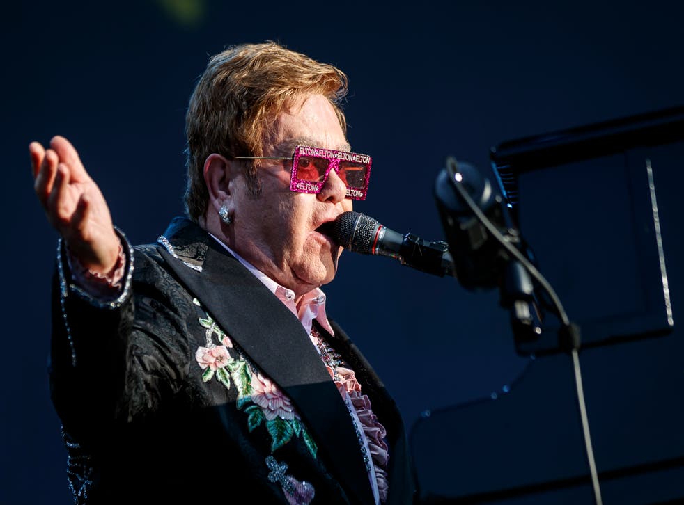 <p>ARCHIVO - El músico británico Elton John durante un concierto de su gira "Farewell Yellow Brick Road" en el Festival de Jazz de Montreux, en Montreux, Suiza, el 29 de junio de 2019. </p>