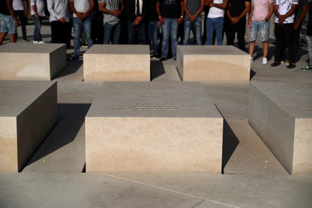 People gather near the graves of people who were killed in the 2005 bombing that killed former Prime Minister Rafik al-Hariri, in Beirut, Lebanon, August 18, 2020. (REUTERS/Alkis Konstantinidis/File Photo)