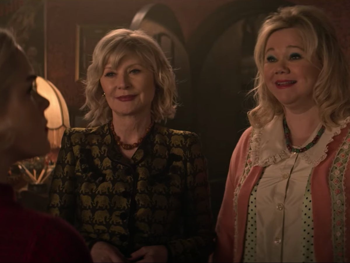 Sabrina The Teenage Witch Stars Beth Broderick And Caroline Rhea Cross Over Into Netflix Version The Independent