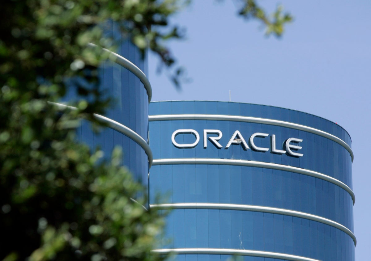 Oracle begins to lay off employees as company aims for $1bn in cost cuts