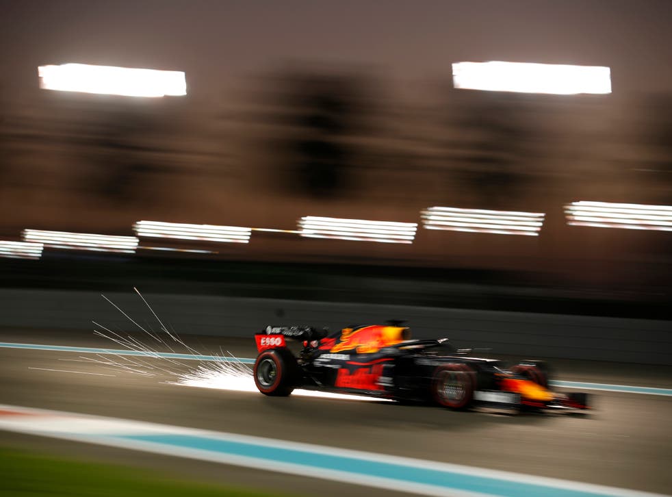 <p>El piloto de Red Bull Max Verstappen durante la segunda sesión de entrenamientos libres en el circuito Yas Marina, antes del Gran Premio de Abu Dabi, en Abu Dabi, Emiratos Árabes Unidos, el 11 de diciembre de 2020. </p>