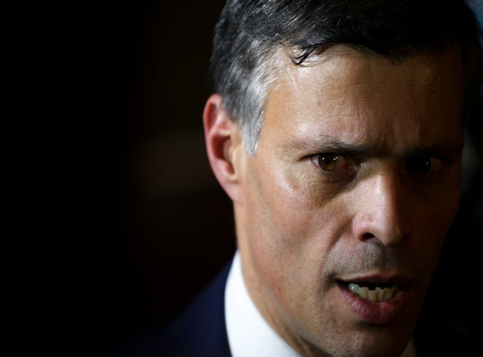 <p>El activista opositor venezolano Leopoldo López habla en conferencia de prensa en Bogotá, Colombia, 10 de diciembre de 2020. López, quien abandonó la residencia del embajador español en Caracas en octubre y se exilió en España, viajó a Colombia para reunirse con el presidente colombiano Iván Duque. </p>