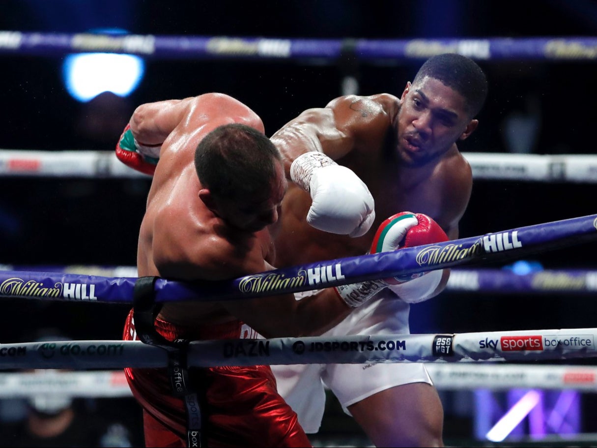 Anthony Joshua knocks out Kubrat Pulev