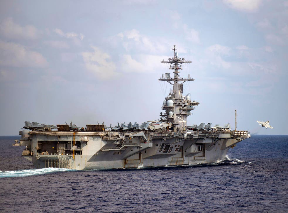 <p>ARCHIVO - En esta fotografía de archivo del 18 de marzo de 2020 facilitada por la Marina de Guerra de Estados Unidos, un avión F/A-18 Super Hornet despega del portaaviones Theodore Roosevelt en el oeste del océano Pacífico norte.</p>