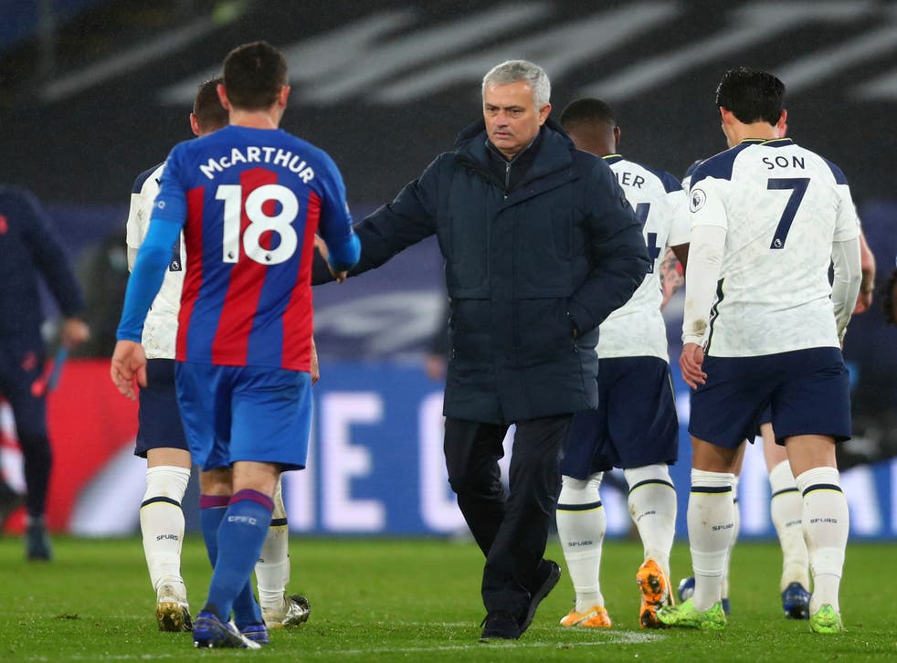 <p>El técnico de Tottenham José Mourinho al final del empate 1-1 contra Crystal Palace.</p>