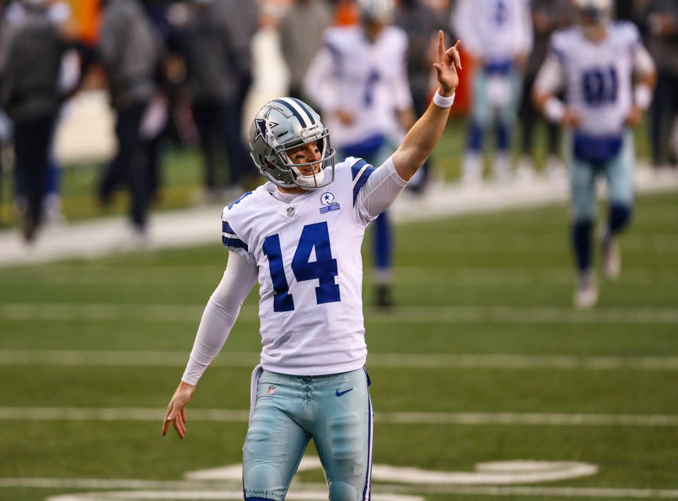 <p>El quarterback de los Cowboys de Dallas Andy Dalton celebra un pase de anotación ante su exequipo.</p>