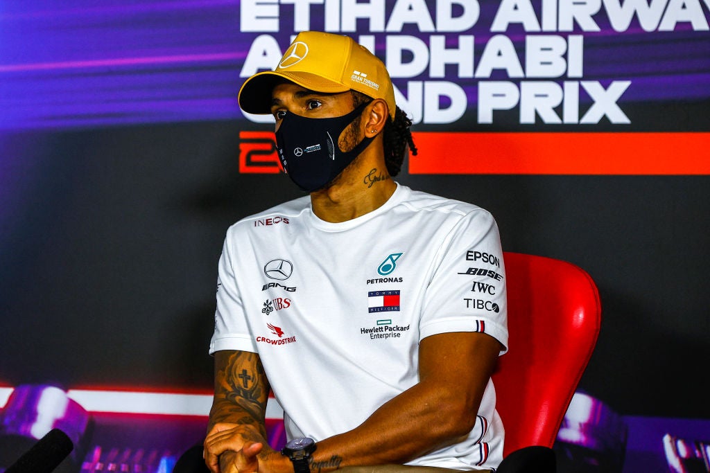 El británico culminó la temporada con un tercer lugar en Yas Marina.