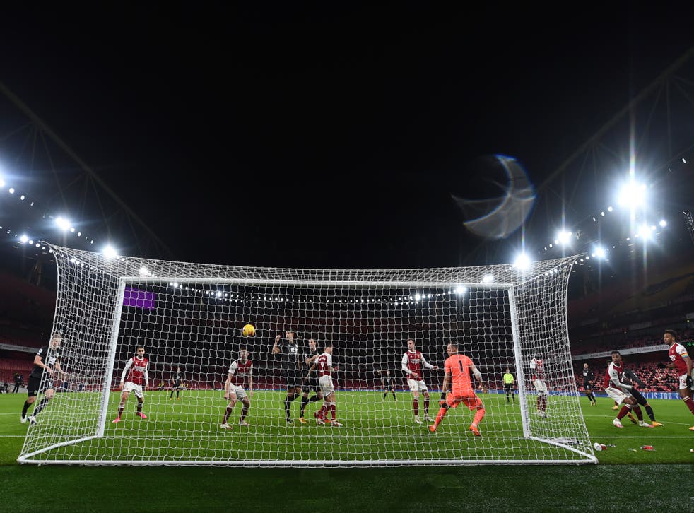 <p>Solamente cuatro equipos de la Premier League pueden recibir a personas en sus estadios</p>