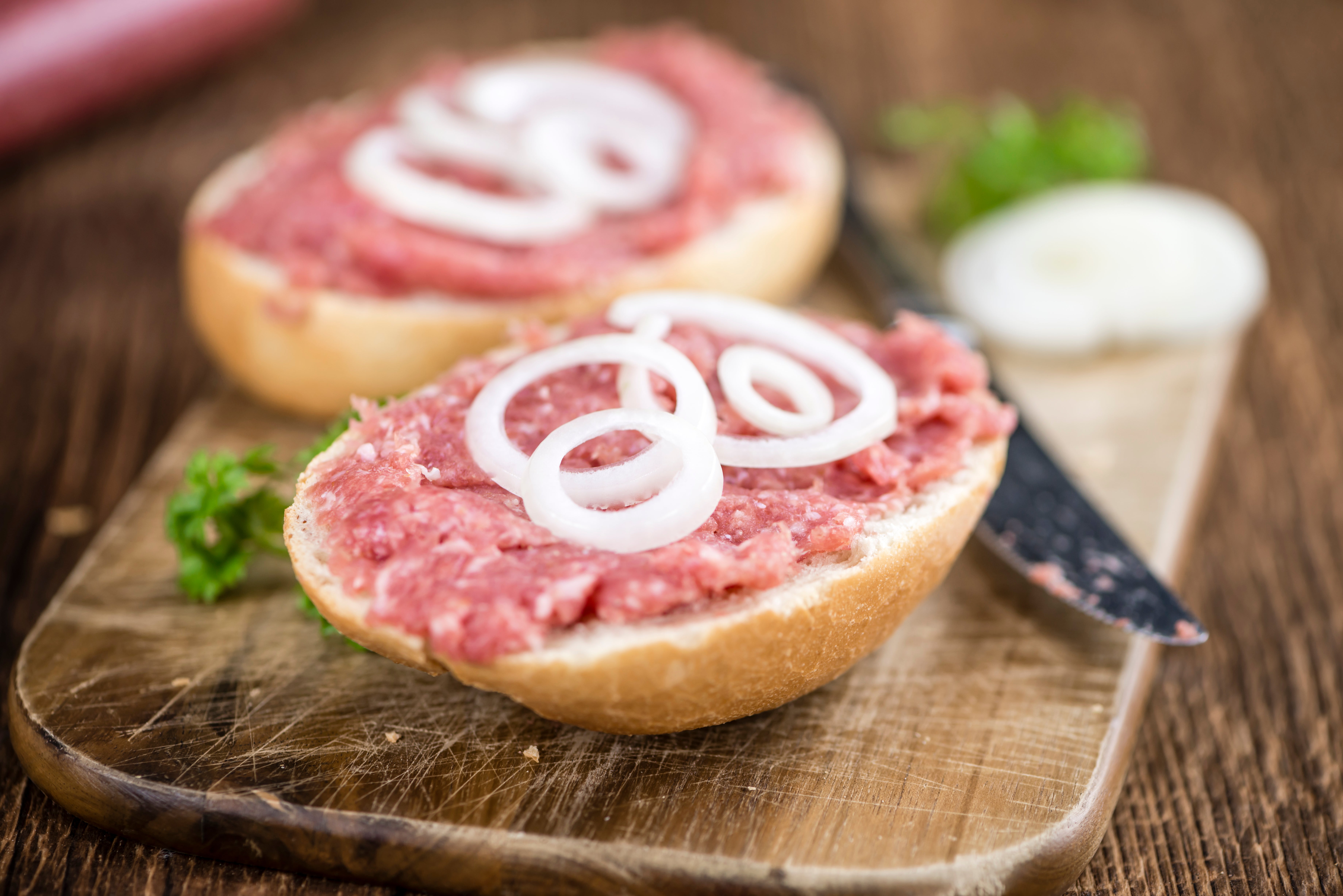Americans warned not to eat ‘cannibal sandwiches’ filled with raw meat ...