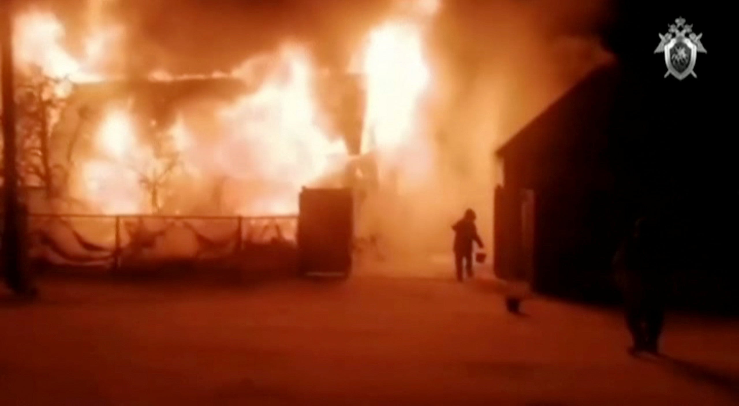 The picture shows a retirement home on fire in Ishbuldino village in the region of Bashkortostan