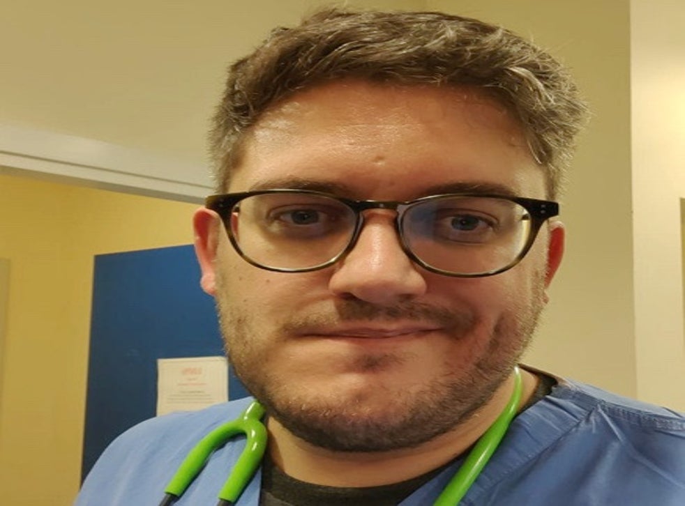 Tom Green, 36 tuổi, một học viên GP thực hiện luân phiên sáu tháng trong A + E tại Edinburgh Royal