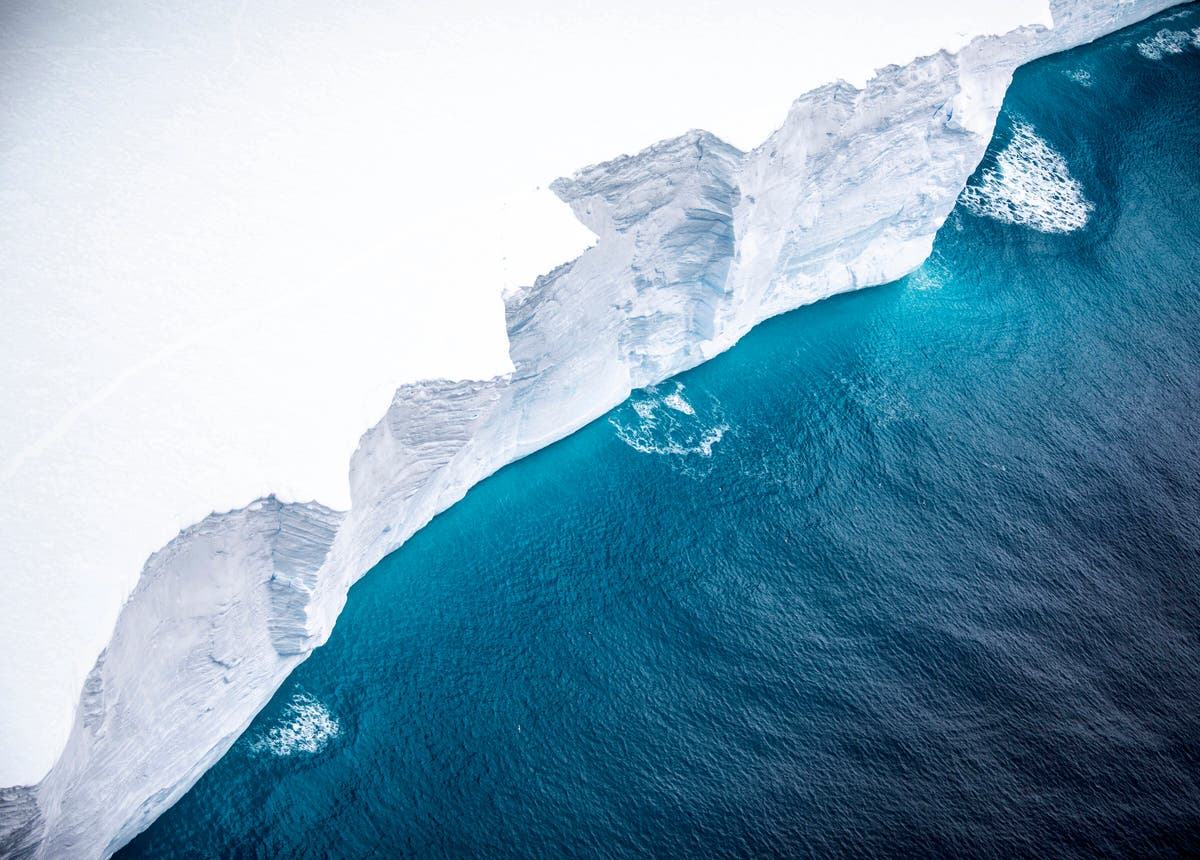 Research trip to study impact of giant floating iceberg