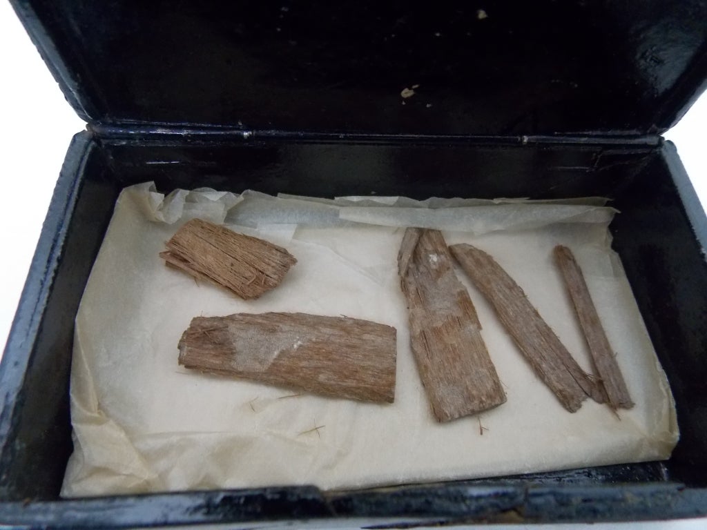 The wooden fragments found inside the cigar box in the University of Aberdeen     