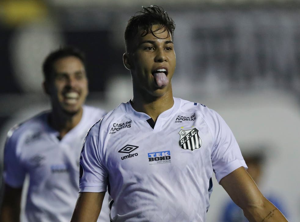 <p>Kaio Jorge celebra después de anotar el tercer gol de su equipo.</p>