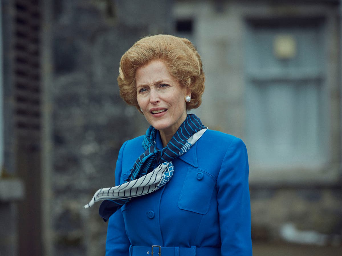 The Crown: Gillian Anderson shares behind-the-scenes photo dressed as ...