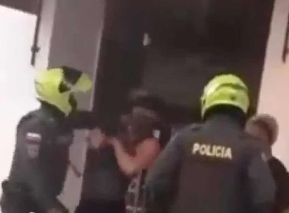 <p>Sampson dijo que era la quinta vez en seis días que la policía lo detenía en Cartagena.</p>
