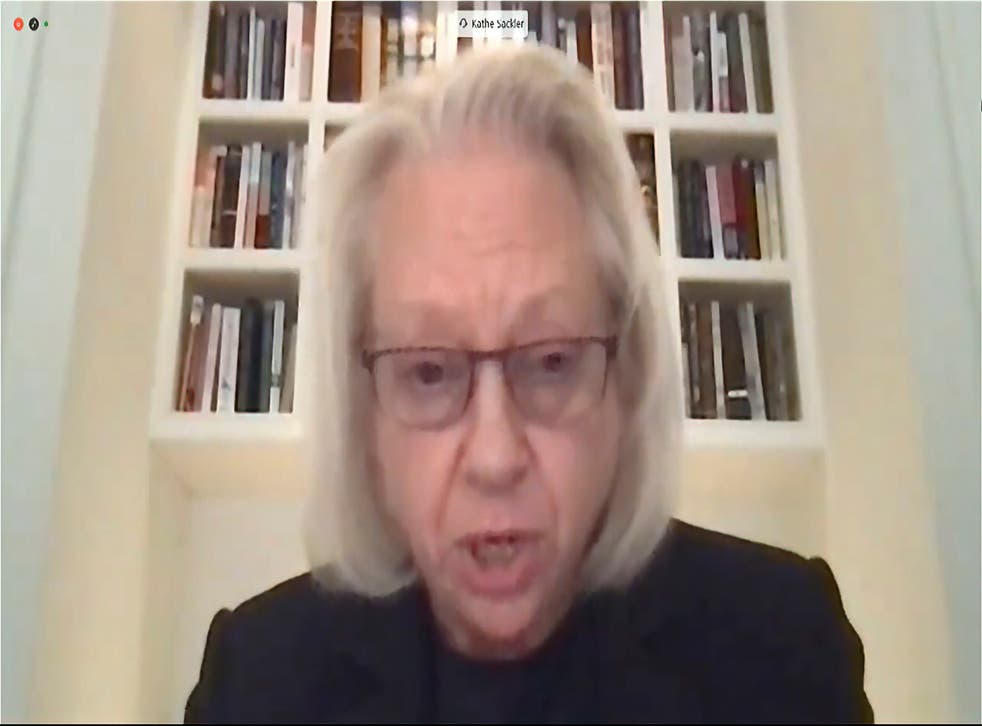 <p>En esta imagen de televisión del canal de la Cámara de Representantes de Estados Unidos aparece Kathe Sackler, una de los miembros de la familia propietaria de Purdue Pharma, mientras testifica vía teleconferencia ante una comisión de la cámara baja el jueves 17 de diciembre de 2020. </p>