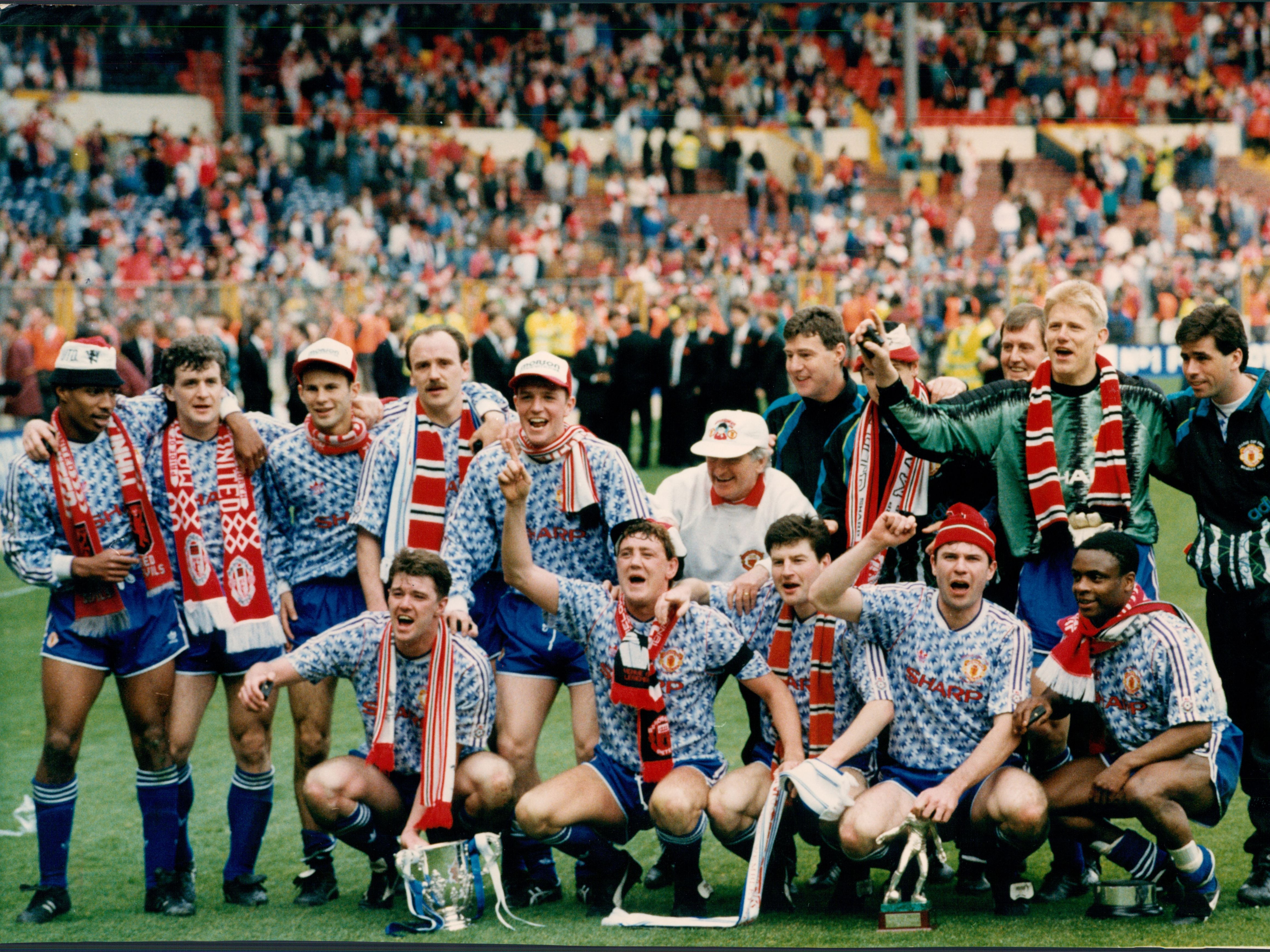 United celebrate winning the Rumbelows Cup in 1992