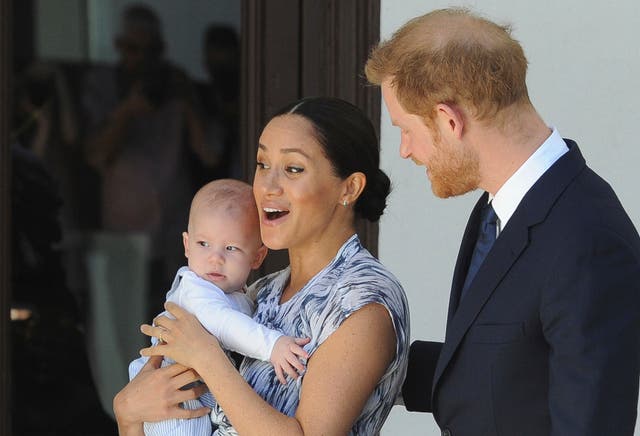 <p>Duques de Sussex con su hijo</p>